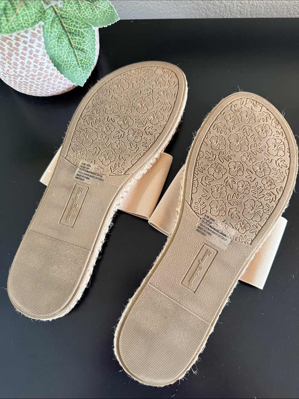Tommy Bahama Sandals - Picture 7 of 8